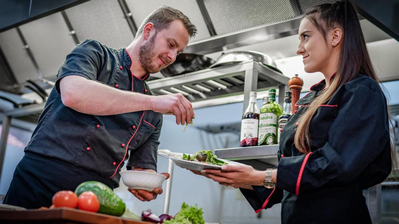 Wellness Penzion-Restaurace U Pstrosa Vsemyslice Esterno foto